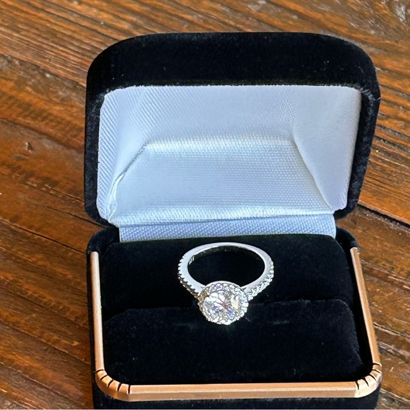 Certified 2ct. t.w. Moissanite Diamond Round Brilliant Cut Engagement Ring NEW - Picture 7 of 13